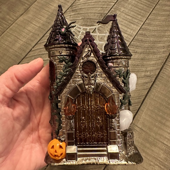 Bath & Body Works Haunted Castle Wallflower Fragrance Plug - Picture 1 of 9